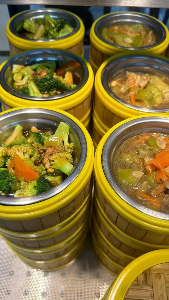 Fresh Broccoli & Mixed Veg · 西兰花