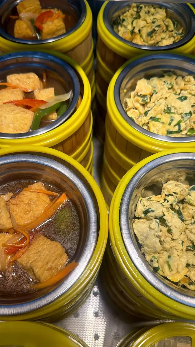Braised Tofu & Chive Egg · 家常豆腐